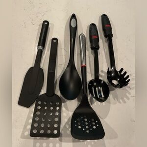 Black Kitchen Utensil’s Cuisinart & OXO Six Pieces in All Good Condition